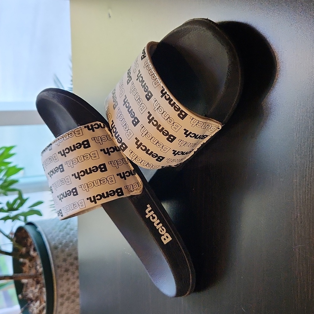 Boys bench slides 3/4